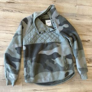Abercrombie and Fitch camouflage fleece asymmetrical snap button pullover small